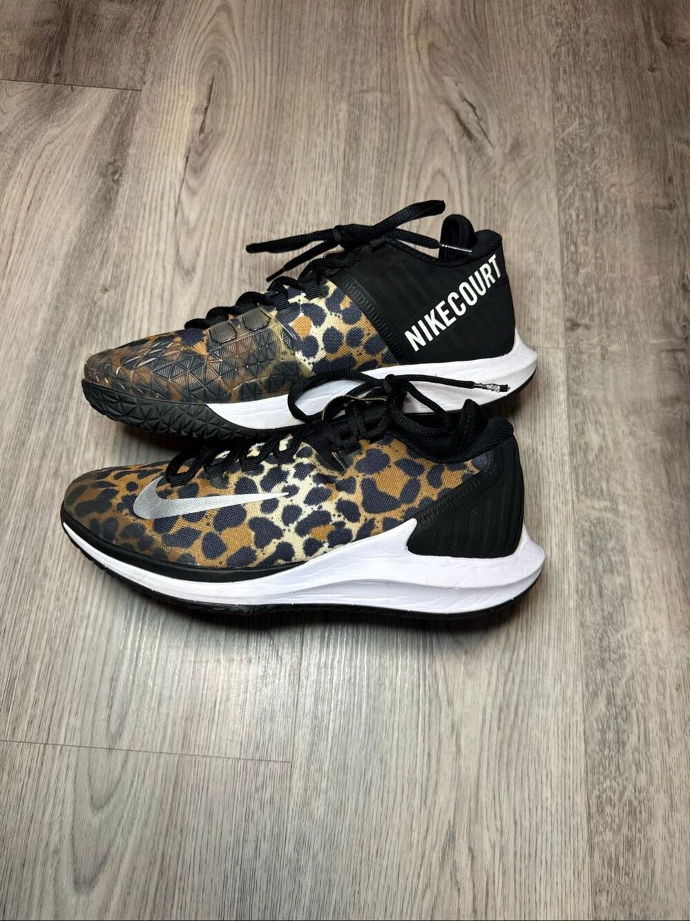 Nike Court Air Zoom HC “ Cheetah Print” Women’s Size 9 AA8022-702